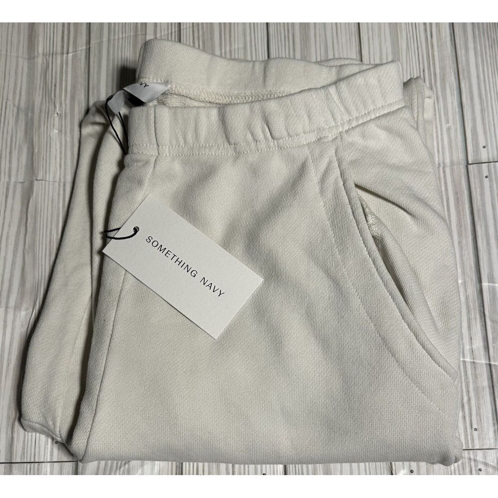 NWT Something Navy women's Ivory Classic Sweatpants Size Medium.
